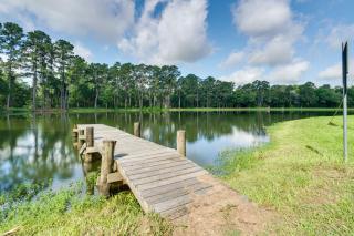 Piney Woods Escape! Magnolia Home w/ Lake Access - 8