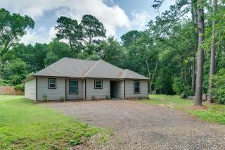 Piney Woods Escape! Magnolia Home w/ Lake Access - 7
