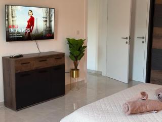 Modern & Spacious 2 Bedroom Pietà Marina Apartment near Valletta - 2