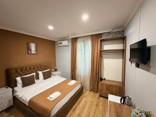 Hotel Hometown - 7
