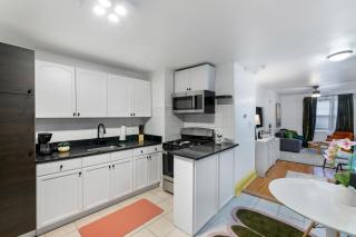Stylish City Retreat Mins to Manhattan via PATH The Square - 4