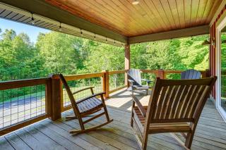 Group-Friendly Kingsport Home w/ Game Room, Decks! - 9