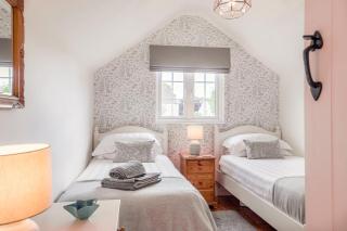 3 Bed in Bridport oc-dc055 - 1