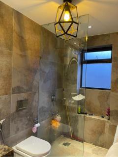Sleek, contemporary 3-bed home with scenic views - 9