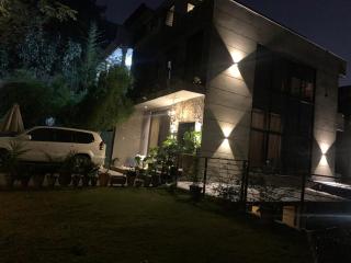 Sleek, contemporary 3-bed home with scenic views - 5