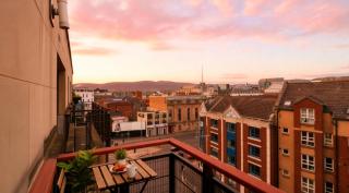Luxury Belfast City Centre Apartment with Views - 7