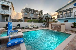 Beachfront Heated Pool & Hot Tub W Mini Putt - 6