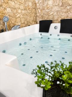 Valaoritou Luxury Jacuzzi by Dimcol 3 - 0