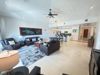 At the Beach Villa Beachfront Kayaks & SUPs - 7
