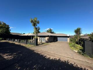 Cosy & Central 3 Bedroom Home - 9