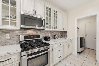 Modern Vegas 4BR with BBQ Balcony & Parking - 2