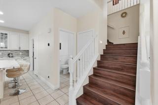 Modern Vegas 4BR with BBQ Balcony & Parking - 3