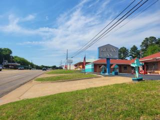 Relax Inn Daingerfield Near Mount Pleasant TX - 9