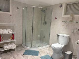 Beautiful house 4 bedroom 2 Bathroom, Free Parking - 7