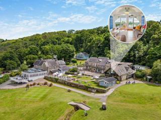 3 Bed in Tenby oc-fb268 - 0