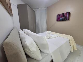 Lindo quarto e sala na orla de Pajuçara - 1