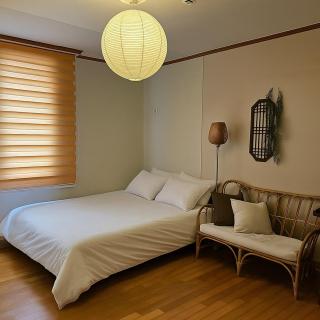 Dongdaemun l 3 Rooms for 10 People l Air Conditioning in All Rooms l 2 Minutes by Subway l Rooftop Terrace l Free Parking - 7
