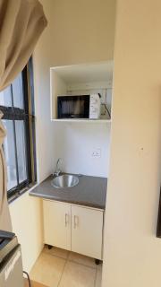 Airport Lodge Hotel - 8