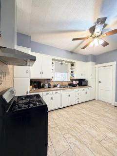5 Bed Perfect World Cup Soccer Home Met Life only 5 miles - 1