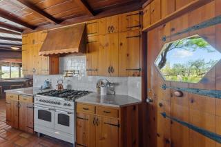 Luxury Horse Estate with Full Views - 4