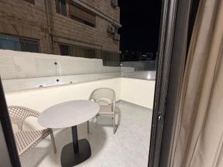 002 JRE apartment with stunning boulevard veiw - 1