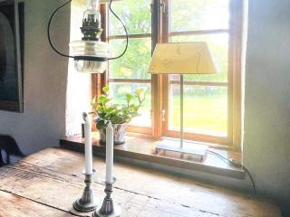 Timber Cottage with Rustic Charm - 8