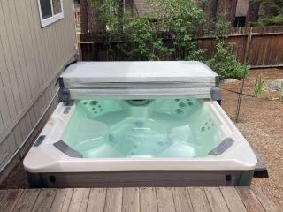 Spacious hideaway with private hot tub & huge yard - near the lake - 9