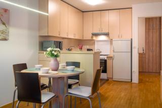 Family Apartment LEA-Sleeps 4, Free Parking - 6