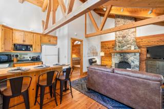2 Riverfront Cabins, 200 Acres Near Plumas Forest - 3