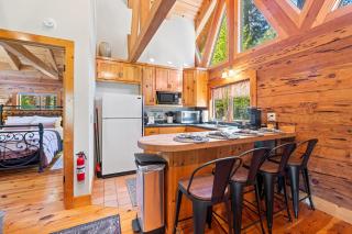 2 Riverfront Cabins, 200 Acres Near Plumas Forest - 1