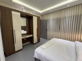 005 JRE apartment with stunning boulevard veiw - 3