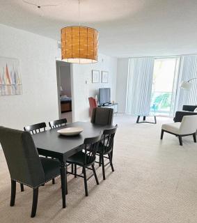 Miami Oceanfront 2BR Condo on the Beach, Pool & Gym - 9