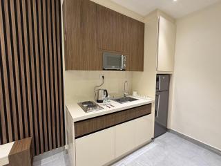 006 JRE apartment with stunning boulevard veiw - 4