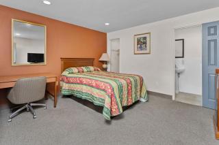 Village Lodge - 9