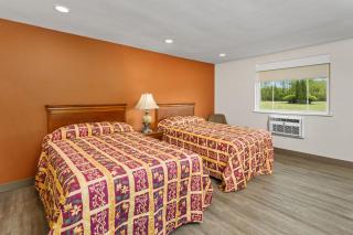 Village Lodge - 8