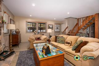 1562 Greenview Drive: Blue Bungalow - 3