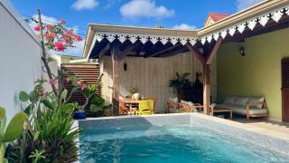 Maison Créole élégante avec piscine, plage à pied - 0