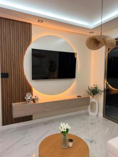 Genesis at The Onyx Modern Apt in Heart of Kingston City - 8