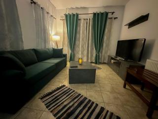 Green Parrot Apartments - 1