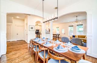 3BD Houston Heights Hideaway with Outdoor Paradise - 7