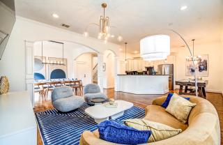 3BD Houston Heights Hideaway with Outdoor Paradise - 6