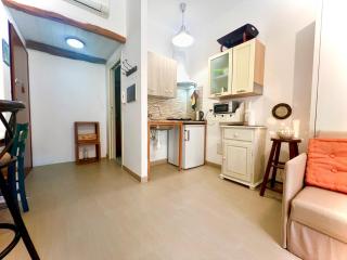 Loft in Pietra nel Cuore di Cagliari - WiFi & AC - 4