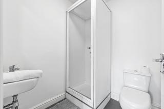 Modern Leeds Studio Retreat | Sleeps 2 & Street Parking - 2
