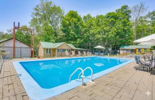 5 Mi to Swinging Bridge Reservoir: Cabin w/ Porch! - 9