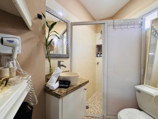Polly's Home Aralias Boutique GuestHouse & PrivateSuites - 7