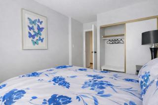Entire Downtown Condo steps to Stampede and BMO with Parking, 1,5 hrs to Banff - 1