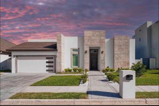 The Smart Home, Pool paradise, 5min to UTRGV, 4BR 3BA - 3