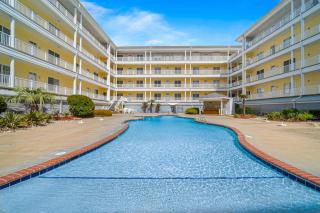 The Sandbridge Dunes - Captains' Quarters 408 - 9