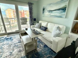 The Victorian - Balcony Ocean & Pool View for 6 - 9