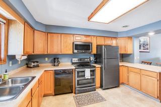 Lighthouse Cove Condo Resort 217 - Lakeside Memories - 1